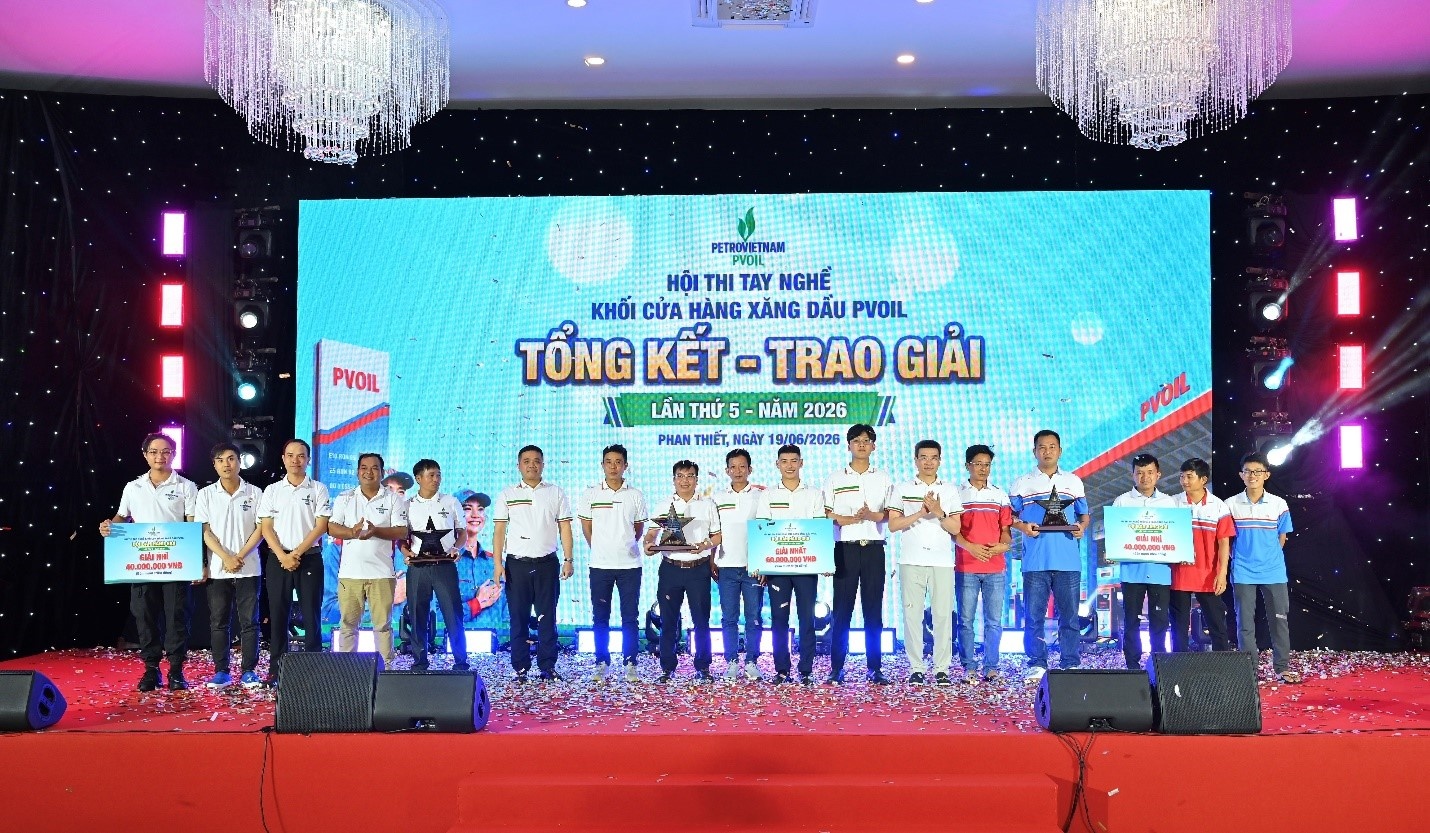 Lãnh đạo PVOIL trao Giải Nhất và hai Giải Nhì tại Hội thi Giải Nhất: PVOIL Thanh Hóa