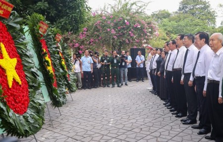 Thủ tướng Lê Minh Hưng: Bằng mọi giá, phải nỗ lực, quyết tâm cao nhất để tìm kiếm, quy tập và xác định danh tính hài cốt liệt sĩ