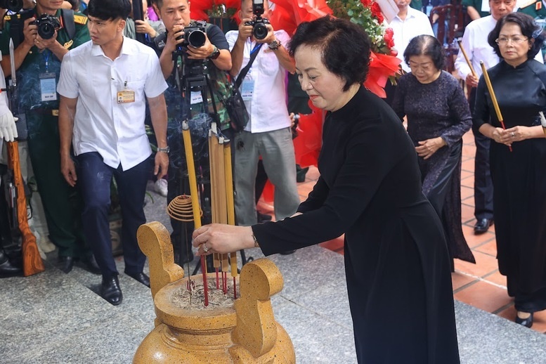 Thủ tướng Lê Minh Hưng: Bằng mọi giá, phải nỗ lực, quyết tâm cao nhất để tìm kiếm, quy tập và xác định danh tính hài cốt liệt sĩ