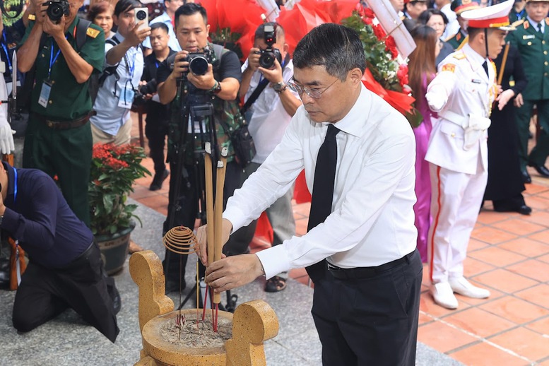Thủ tướng Lê Minh Hưng: Bằng mọi giá, phải nỗ lực, quyết tâm cao nhất để tìm kiếm, quy tập và xác định danh tính hài cốt liệt sĩ