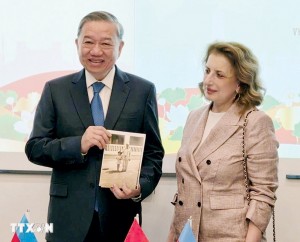 “Cái nắm tay” đi qua 67 năm