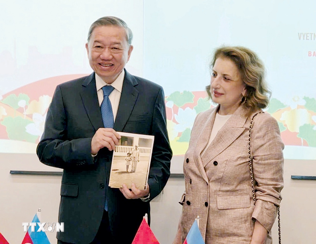 “Cái nắm tay” đi qua 67 năm