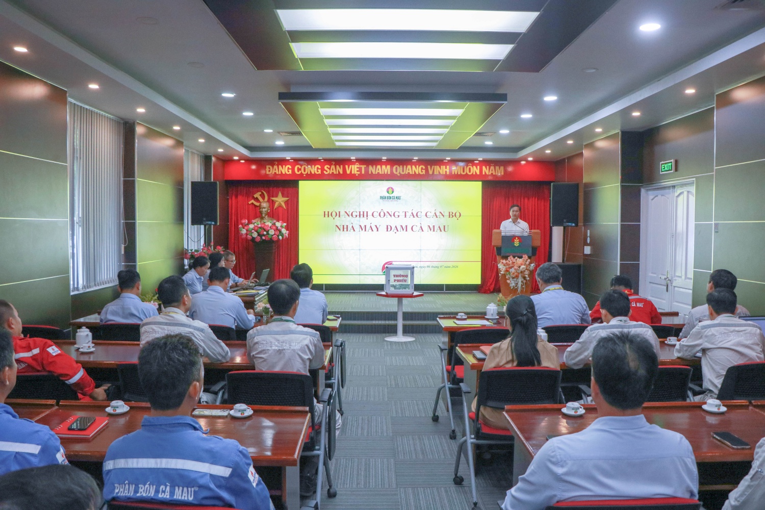 Công tác cán bộ Nhà máy Đạm Cà Mau: “Gửi gắm niềm tin - Kiến tạo đội ngũ kế thừa” Hội nghị công tác cán bộ Nhà máy Đạm Cà Mau: “Gửi gắm niềm tin - Kiến tạo đội ngũ kế thừa”