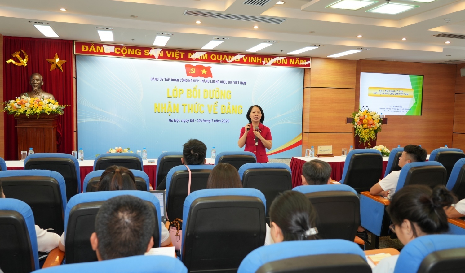 [VIDEO] Petrovietnam khai giảng lớp Bồi dưỡng nhận thức về Đảng khu vực Hà Nội năm 2026