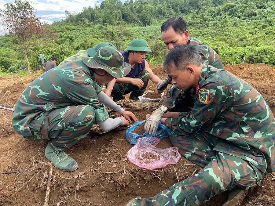Trên những sườn đồi biên giới