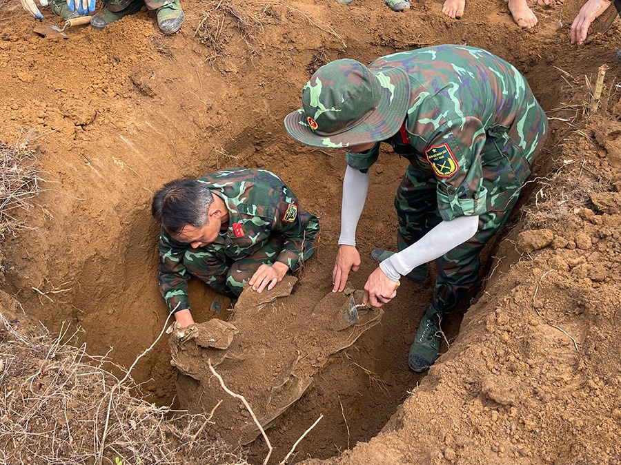 Trên những sườn đồi biên giới