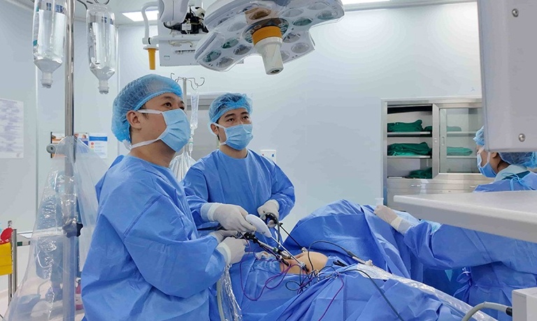 Gỡ “nút thắt” hai bệnh lý dai dẳng cho người phụ nữ bị sa đa tạng chậu phức tạp