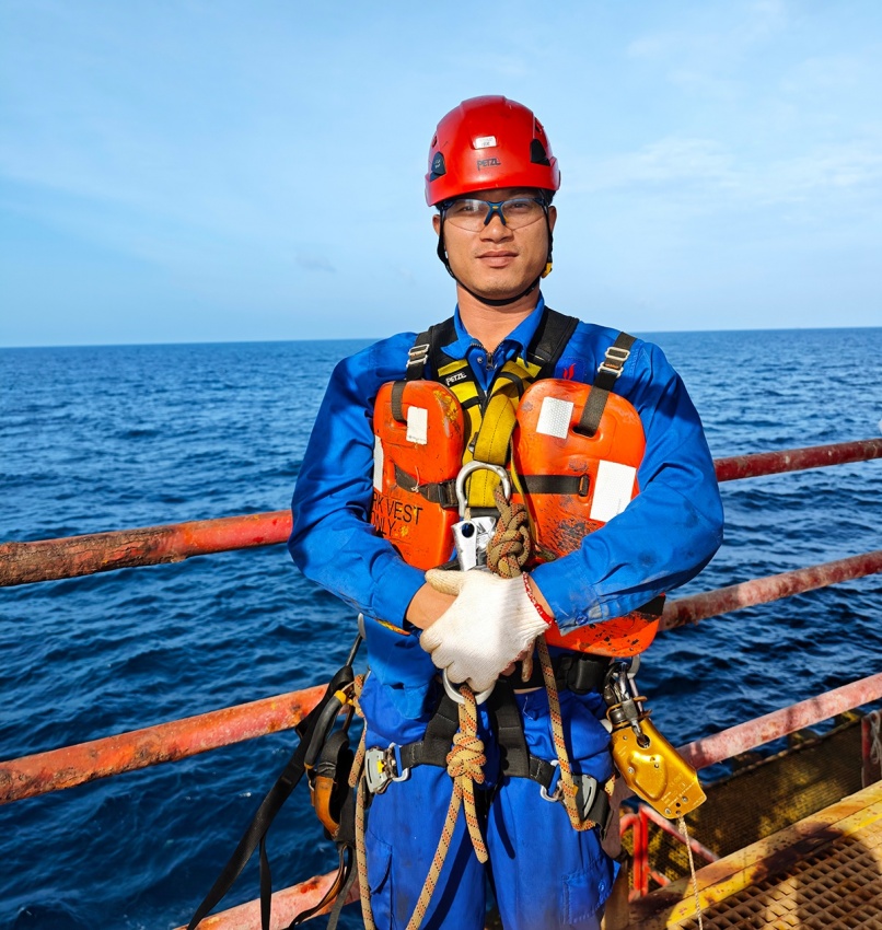 [Phóng sự ảnh] Cá Ngừ Vàng - nơi dòng dầu mang sắc vàng cam độc đáo