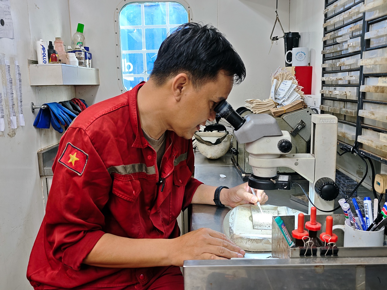 [Phóng sự ảnh]: Một ngày trên giàn THOR