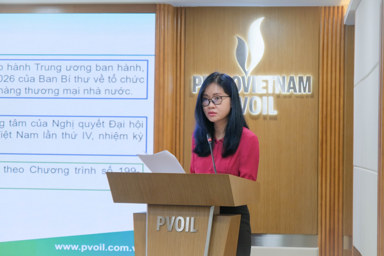 Đồng chí Nguyễn Linh Giang - Phó Bí thư Đảng ủy, Thành viên HĐQT Tổng công ty trình bày báo cáo tại Hội nghị