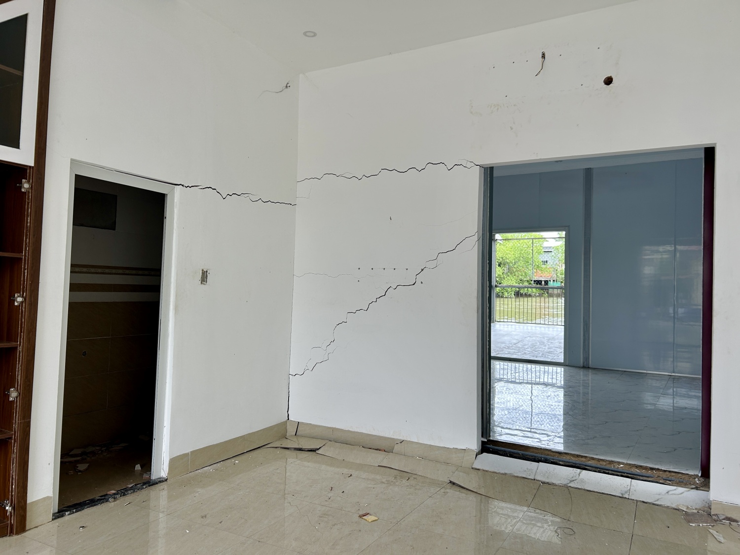 Dọc những dòng sông đang “ăn đất” ở ĐBSCL