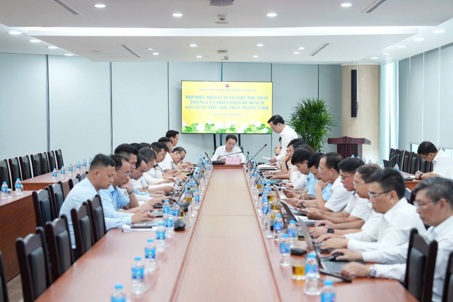 TKV triển khai đồng bộ các giải pháp sản xuất, tiêu thụ than tháng 7/2026 TKV triển khai đồng bộ các giải pháp sản xuất, tiêu thụ than tháng 7/2026