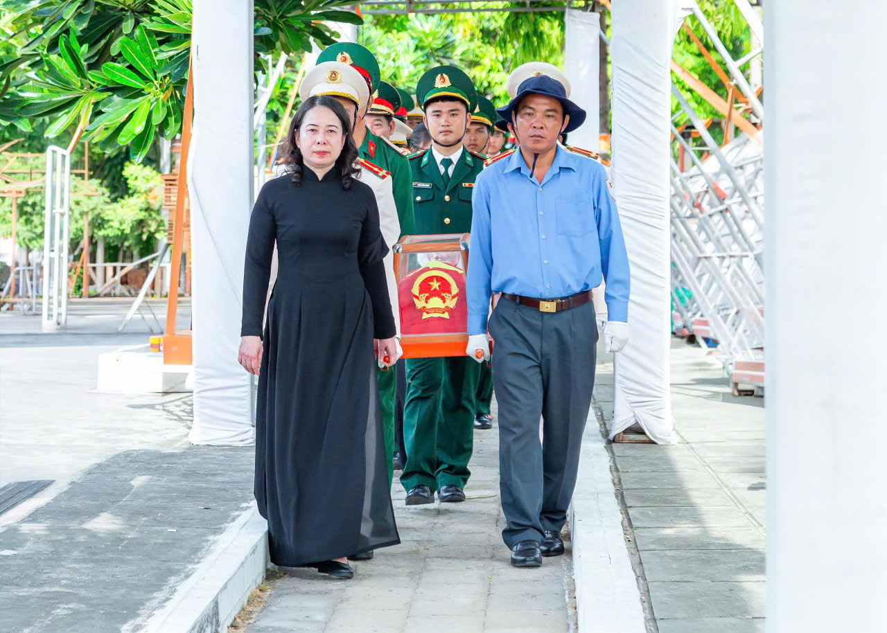 Phó Chủ tịch nước dự lễ an táng 235 hài cốt liệt sĩ tại Nghĩa trang liệt sĩ Dốc Bà Đắc Phó Chủ tịch nước dự lễ an táng 235 hài cốt liệt sĩ tại Nghĩa trang liệt sĩ Dốc Bà Đắc
