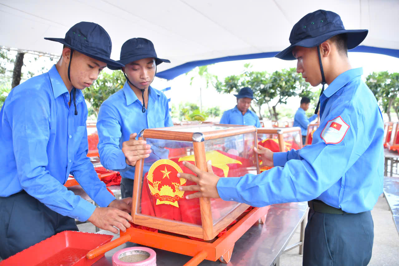 Phó Chủ tịch nước dự lễ an táng 235 hài cốt liệt sĩ tại Nghĩa trang liệt sĩ Dốc Bà Đắc Phó Chủ tịch nước dự lễ an táng 235 hài cốt liệt sĩ tại Nghĩa trang liệt sĩ Dốc Bà Đắc