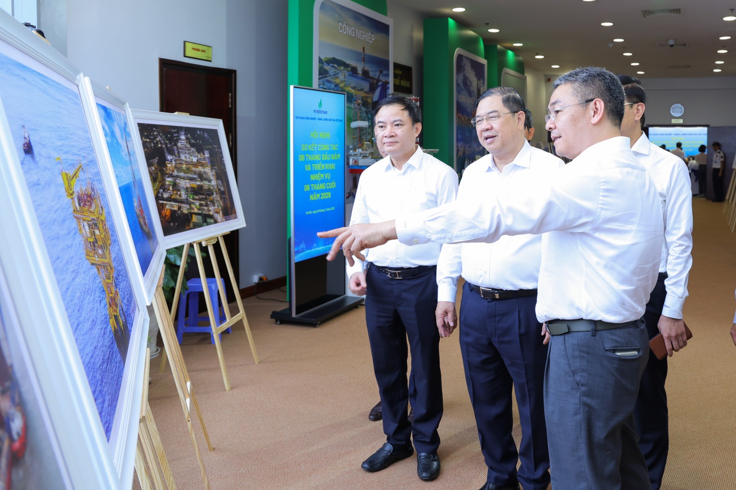 Tổng Giám đốc Petrovietnam Lê Mạnh Cường: Những điểm sáng tạo nền tảng cho tăng trưởng hai con số Tổng Giám đốc Petrovietnam Lê Mạnh Cường: Những điểm sáng tạo nền tảng cho tăng trưởng hai con số