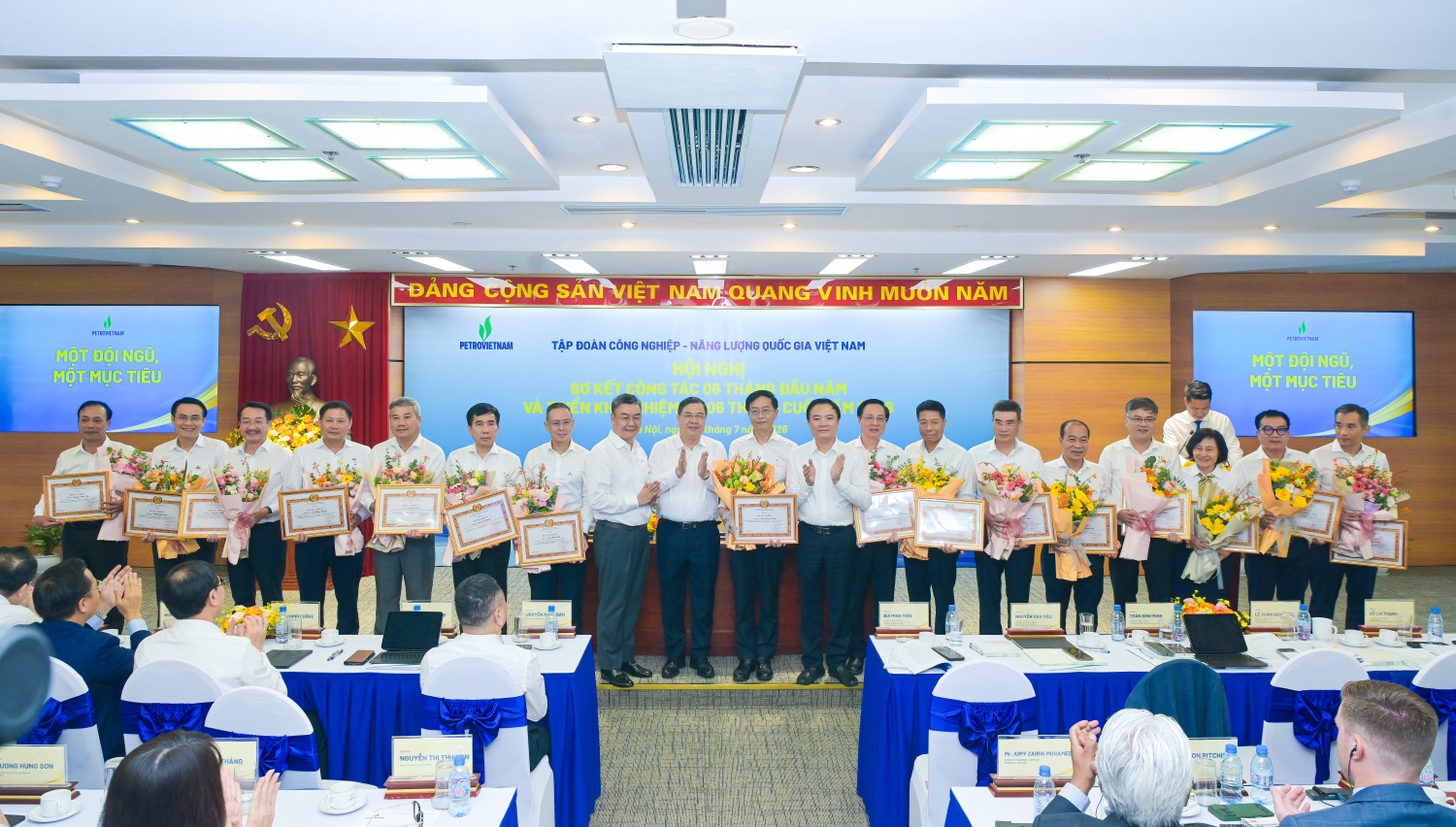 Petrovietnam đóng góp quan trọng vào ổn định kinh tế vĩ mô, bảo đảm các cân đối lớn của nền kinh tế