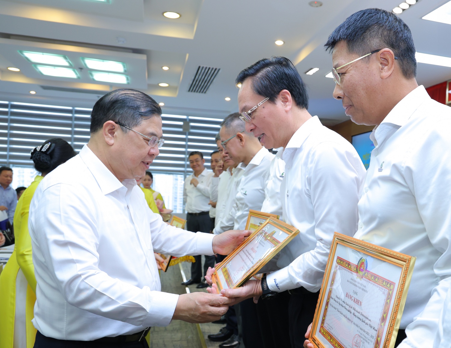 Phó Thủ tướng Thường trực Phạm Gia Túc dự Hội nghị sơ kết công tác 6 tháng đầu năm của Petrovietnam
