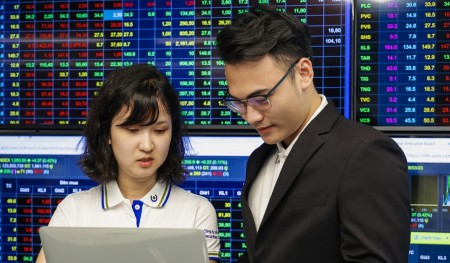 Nhận định thị trường chứng khoán ngày 10/7: VN Index đối mặt nhịp giằng co, hạn chế mua đuổi