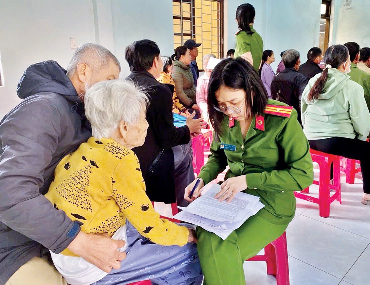 Những anh hùng trở về từ lòng đất Những anh hùng trở về từ lòng đất