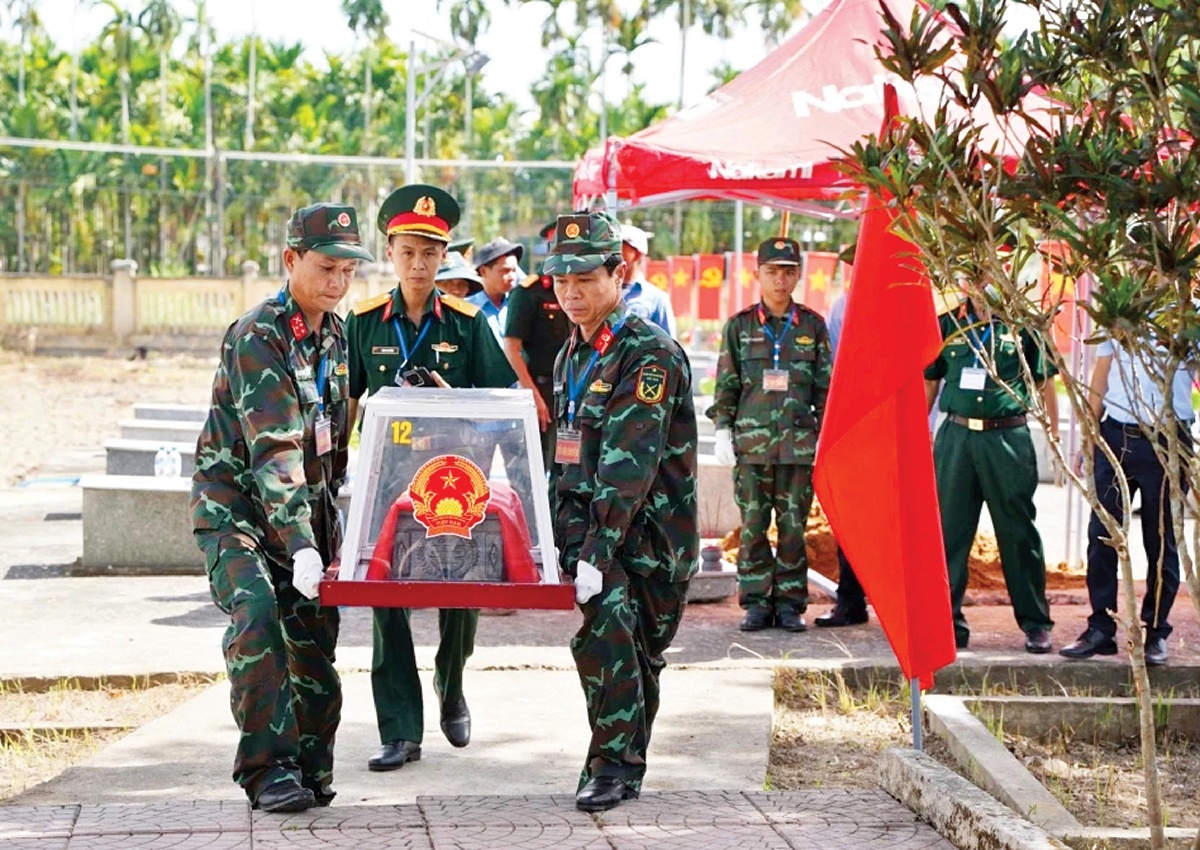 Những anh hùng trở về từ lòng đất Những anh hùng trở về từ lòng đất