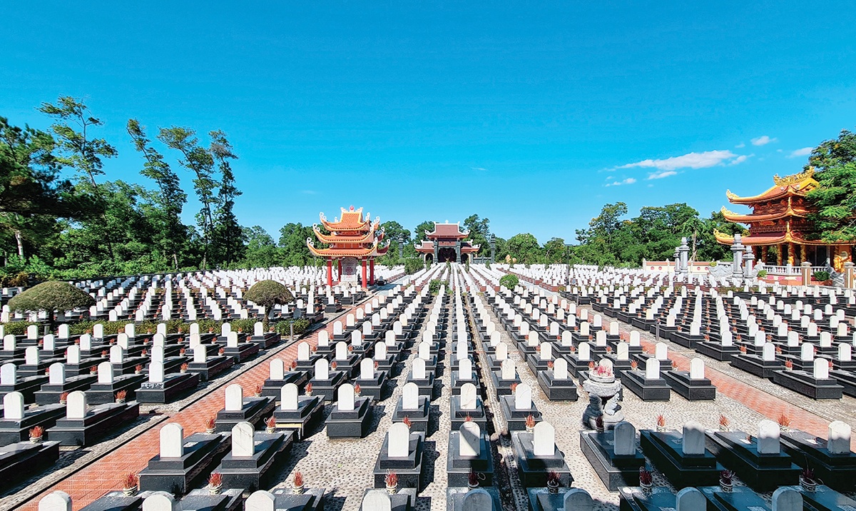 Những anh hùng trở về từ lòng đất Những anh hùng trở về từ lòng đất
