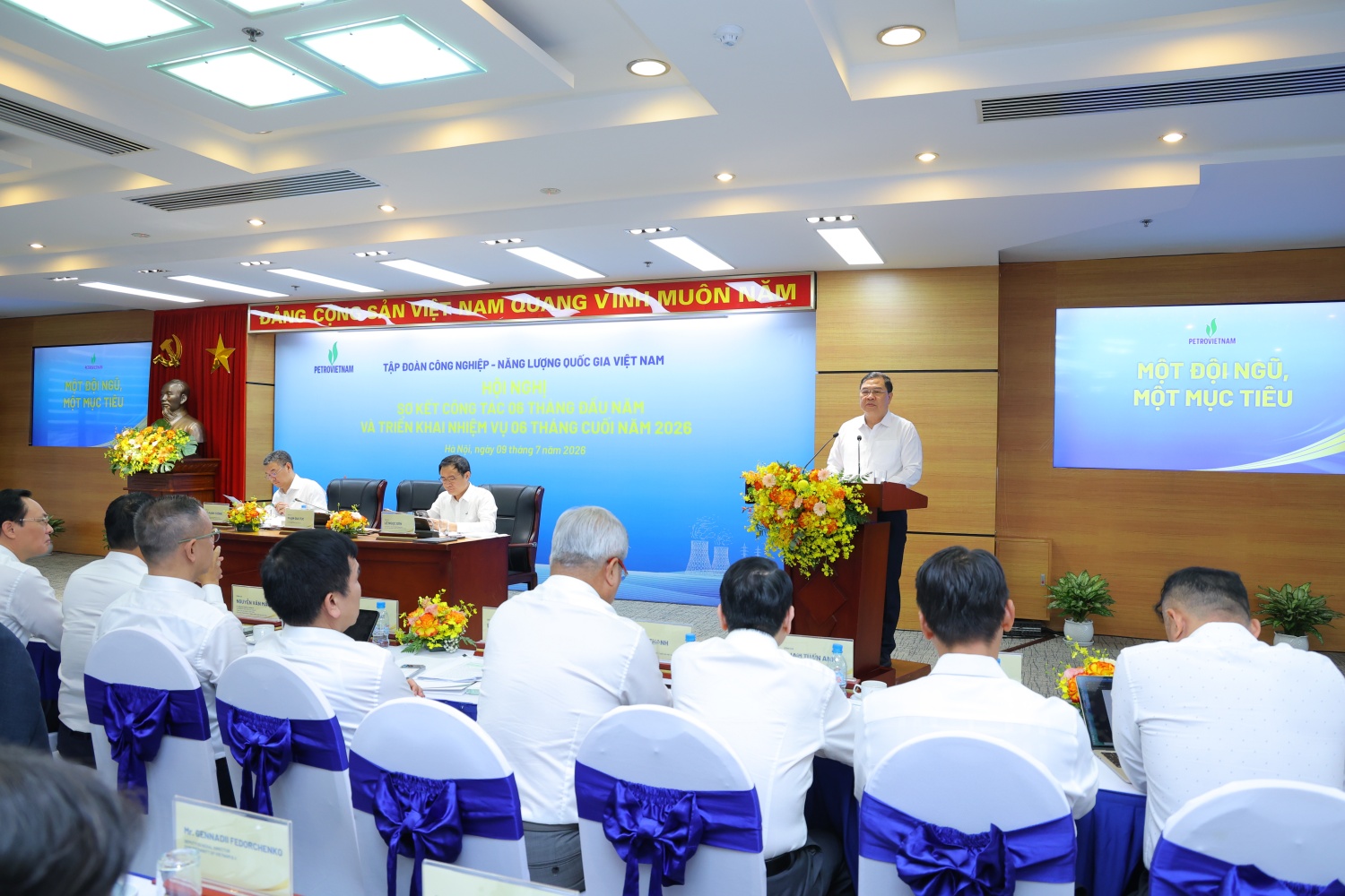 Petrovietnam phải trở thành động lực tăng trưởng, trụ cột bảo đảm an ninh năng lượng và ổn định kinh tế vĩ mô Petrovietnam phải trở thành động lực tăng trưởng, trụ cột bảo đảm an ninh năng lượng và ổn định kinh tế vĩ mô