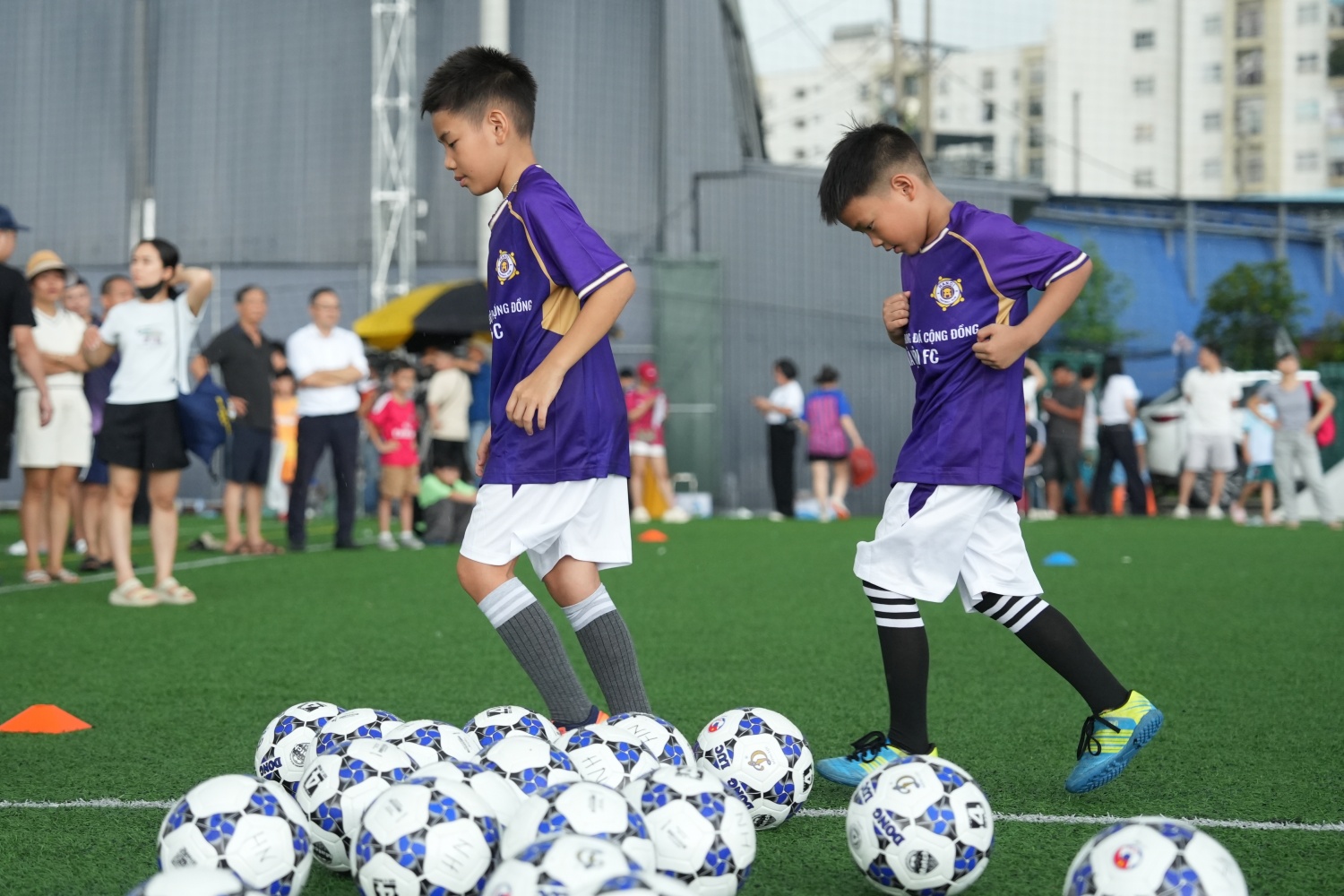 CLB Hà Nội mở rộng hệ sinh thái đào tạo, đưa bóng đá đến gần hơn với trẻ em Thủ đô CLB Hà Nội mở rộng hệ sinh thái đào tạo, đưa bóng đá đến gần hơn với trẻ em Thủ đô
