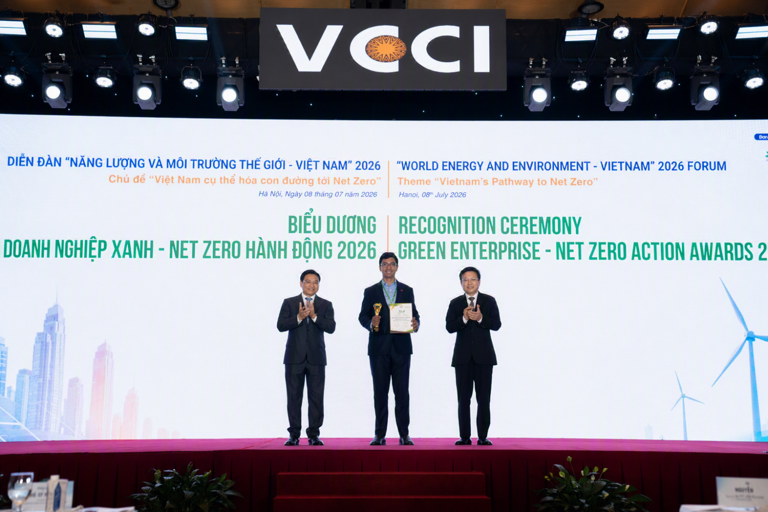 Thúc đẩy lộ trình trung hòa carbon: Techcombank nhận giải thưởng Top 10 Doanh nghiệp Net Zero 2026