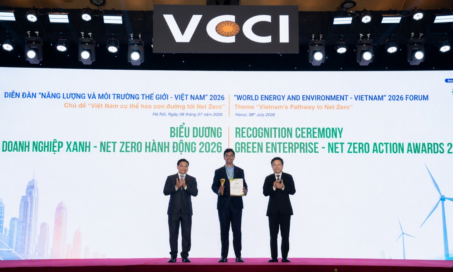 Thúc đẩy lộ trình trung hòa carbon: Techcombank nhận giải thưởng Top 10 Doanh nghiệp Net Zero 2026