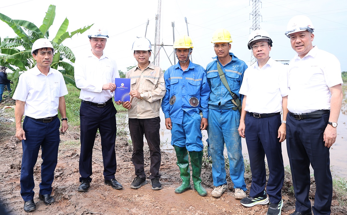 Tập trung nguồn lực, quyết tâm hoàn thành Dự án đường dây 500/220kV Nho Quan - Phủ Lý - Thường Tín trong tháng 7/2026