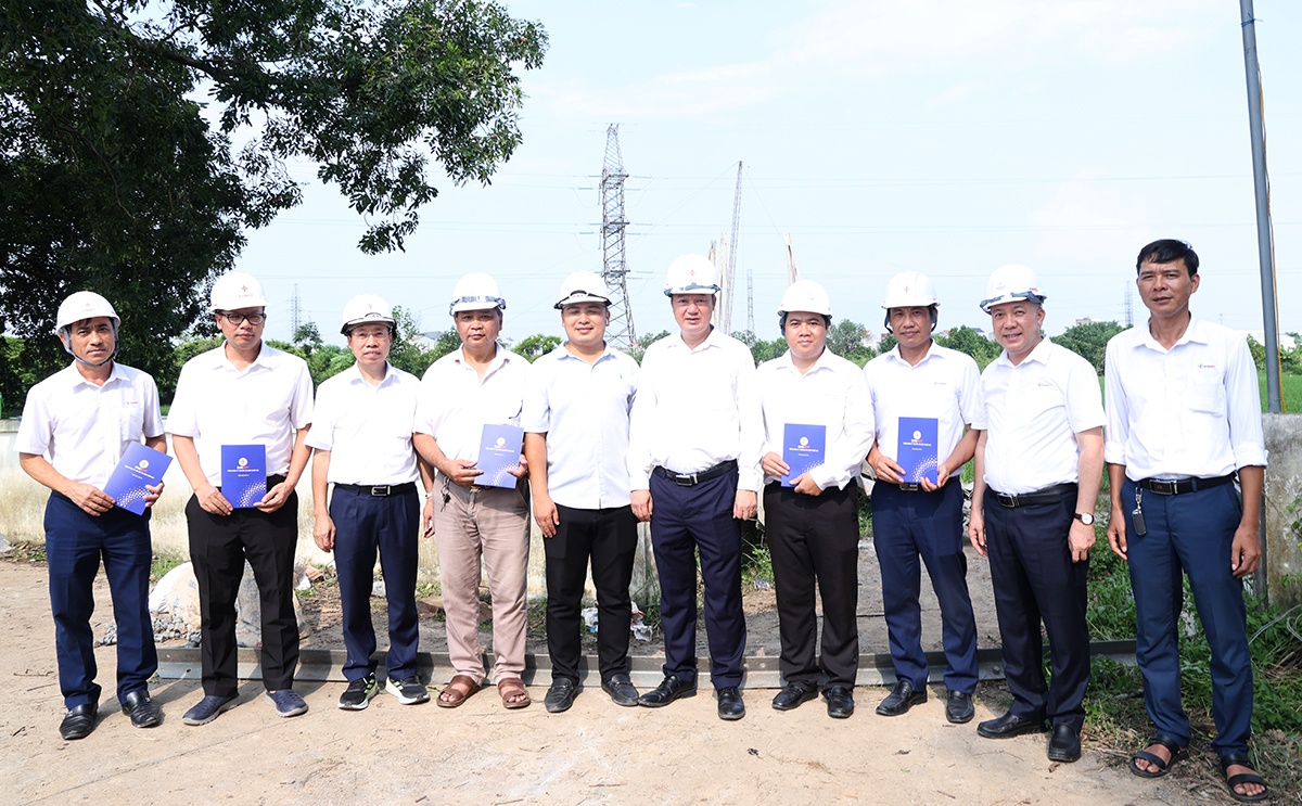 Tập trung nguồn lực, quyết tâm hoàn thành Dự án đường dây 500/220kV Nho Quan - Phủ Lý - Thường Tín trong tháng 7/2026