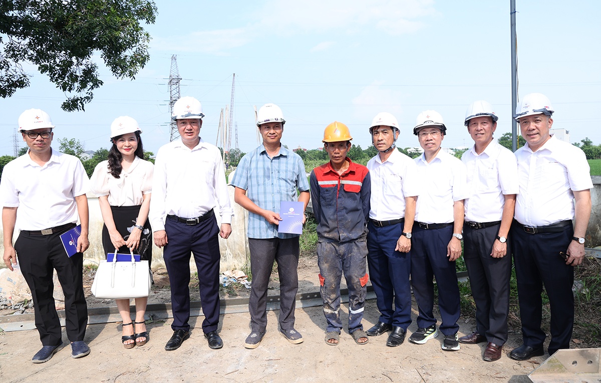 Tập trung nguồn lực, quyết tâm hoàn thành Dự án đường dây 500/220kV Nho Quan - Phủ Lý - Thường Tín trong tháng 7/2026