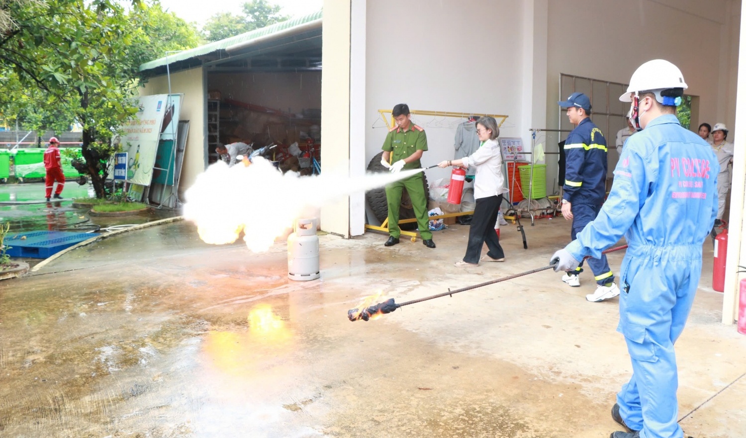 Nhà máy Đạm Cà Mau tổ chức huấn luyện PCCC và CNCH, nâng cao năng lực ứng phó sự cố