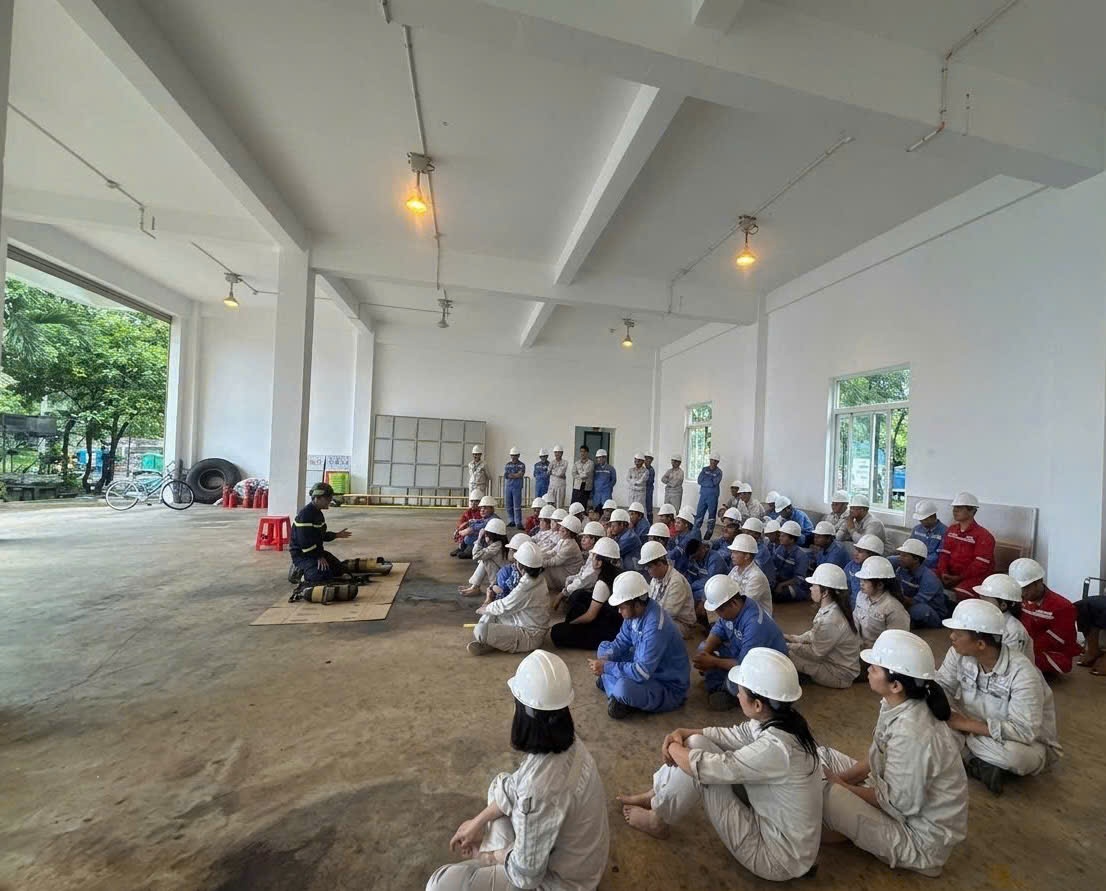 Nhà máy Đạm Cà Mau tổ chức huấn luyện PCCC và CNCH, nâng cao năng lực ứng phó sự cố Nhà máy Đạm Cà Mau tổ chức huấn luyện PCCC và CNCH, nâng cao năng lực ứng phó sự cố
