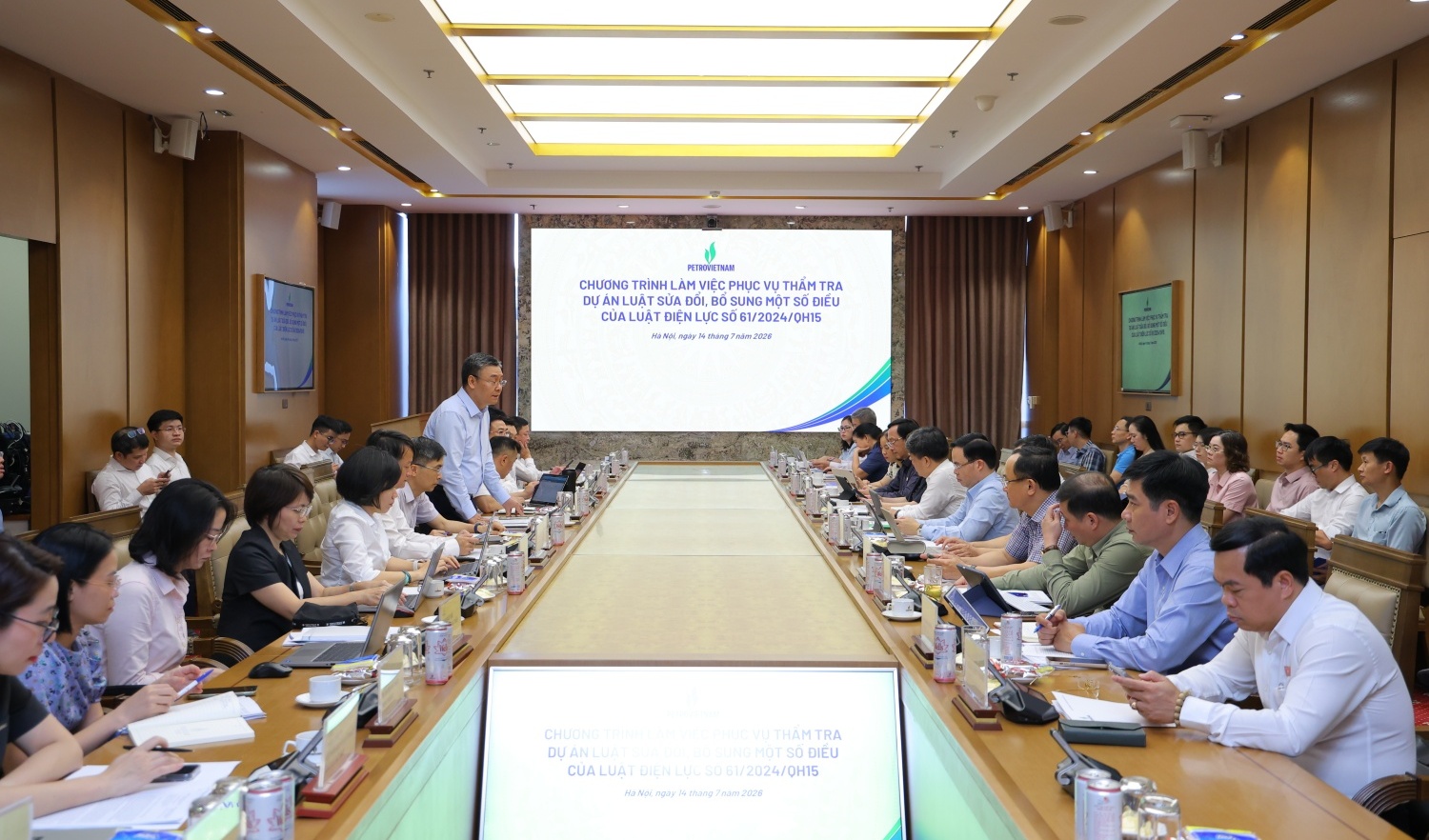 Xây dựng hành lang pháp lý hoàn thiện, khả thi, thúc đẩy ngành năng lượng phát triển bền vững