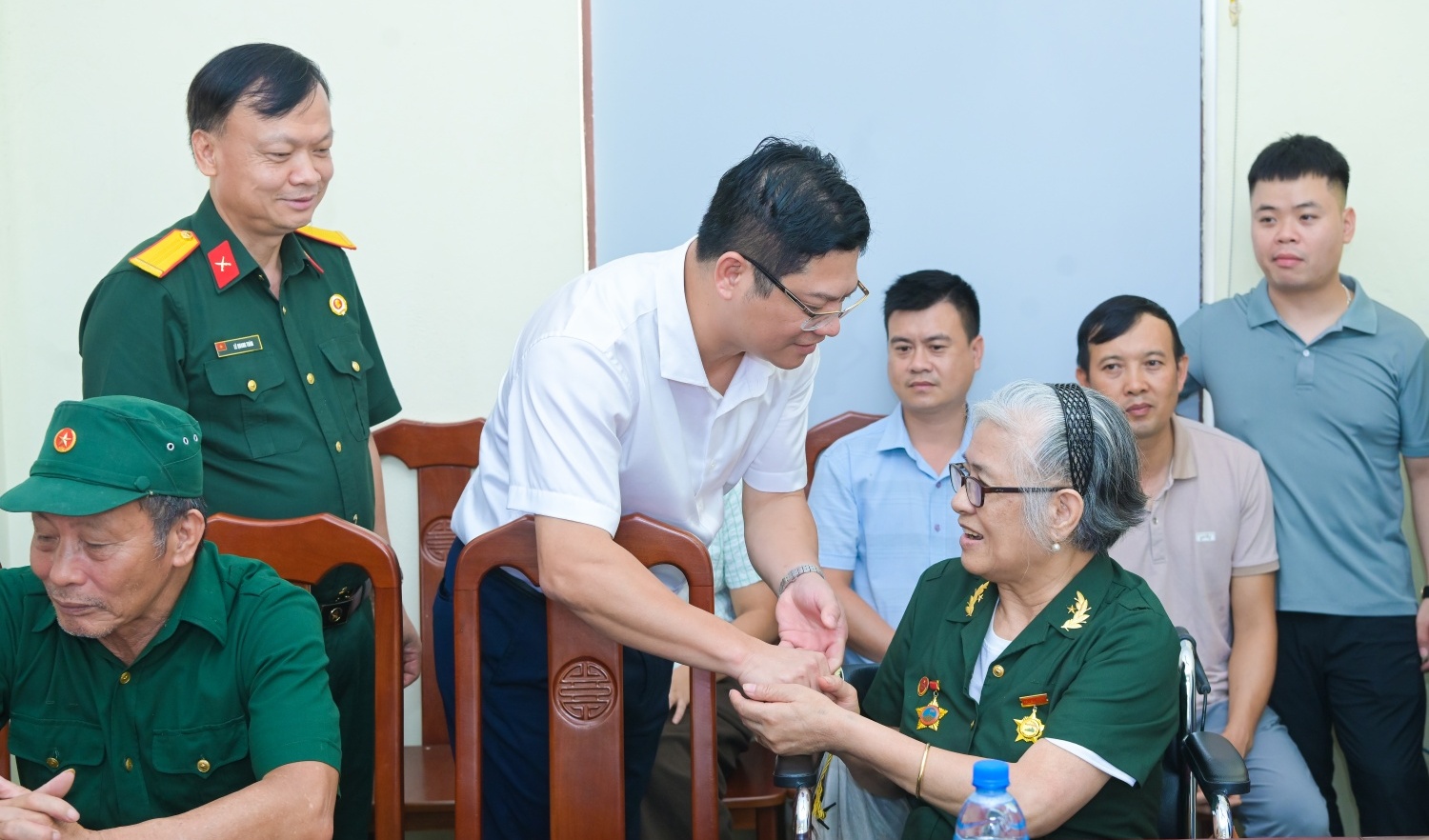 Petrovietnam thăm và tặng quà các thương, bệnh binh tại Hưng Yên, Ninh Bình