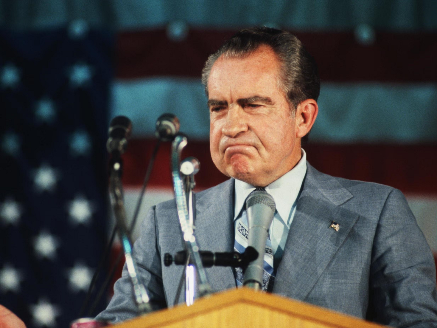 Richard Nixon đã xử lý khủng hoảng dầu mỏ năm 1973 như thế nào? Richard Nixon đã xử lý khủng hoảng dầu mỏ năm 1973 như thế nào?