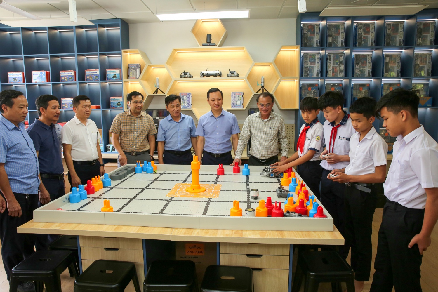 BSR lan tỏa nghĩa tình đến miền Tây Quảng Ngãi, khánh thành 2 phòng học STEM chắp cánh tương lai BSR lan tỏa nghĩa tình đến miền Tây Quảng Ngãi, khánh thành 2 phòng học STEM chắp cánh tương lai