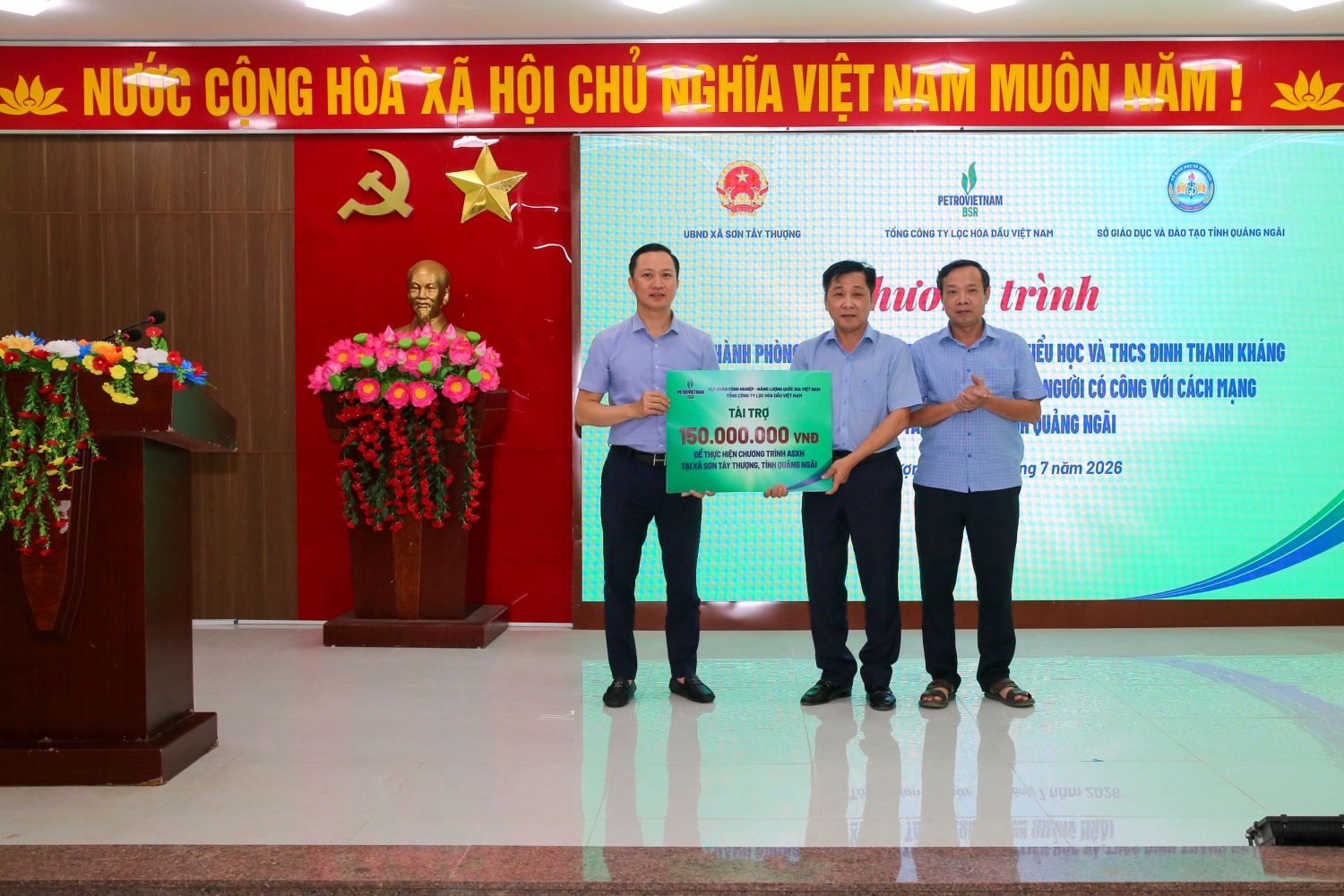 BSR lan tỏa nghĩa tình đến miền Tây Quảng Ngãi, khánh thành 2 phòng học STEM chắp cánh tương lai BSR lan tỏa nghĩa tình đến miền Tây Quảng Ngãi, khánh thành 2 phòng học STEM chắp cánh tương lai