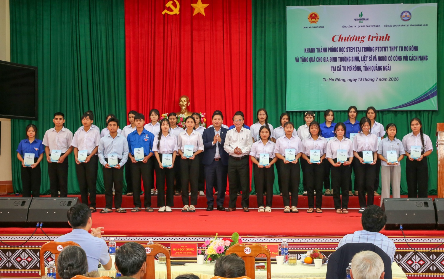 BSR lan tỏa nghĩa tình đến miền Tây Quảng Ngãi, khánh thành 2 phòng học STEM chắp cánh tương lai BSR lan tỏa nghĩa tình đến miền Tây Quảng Ngãi, khánh thành 2 phòng học STEM chắp cánh tương lai