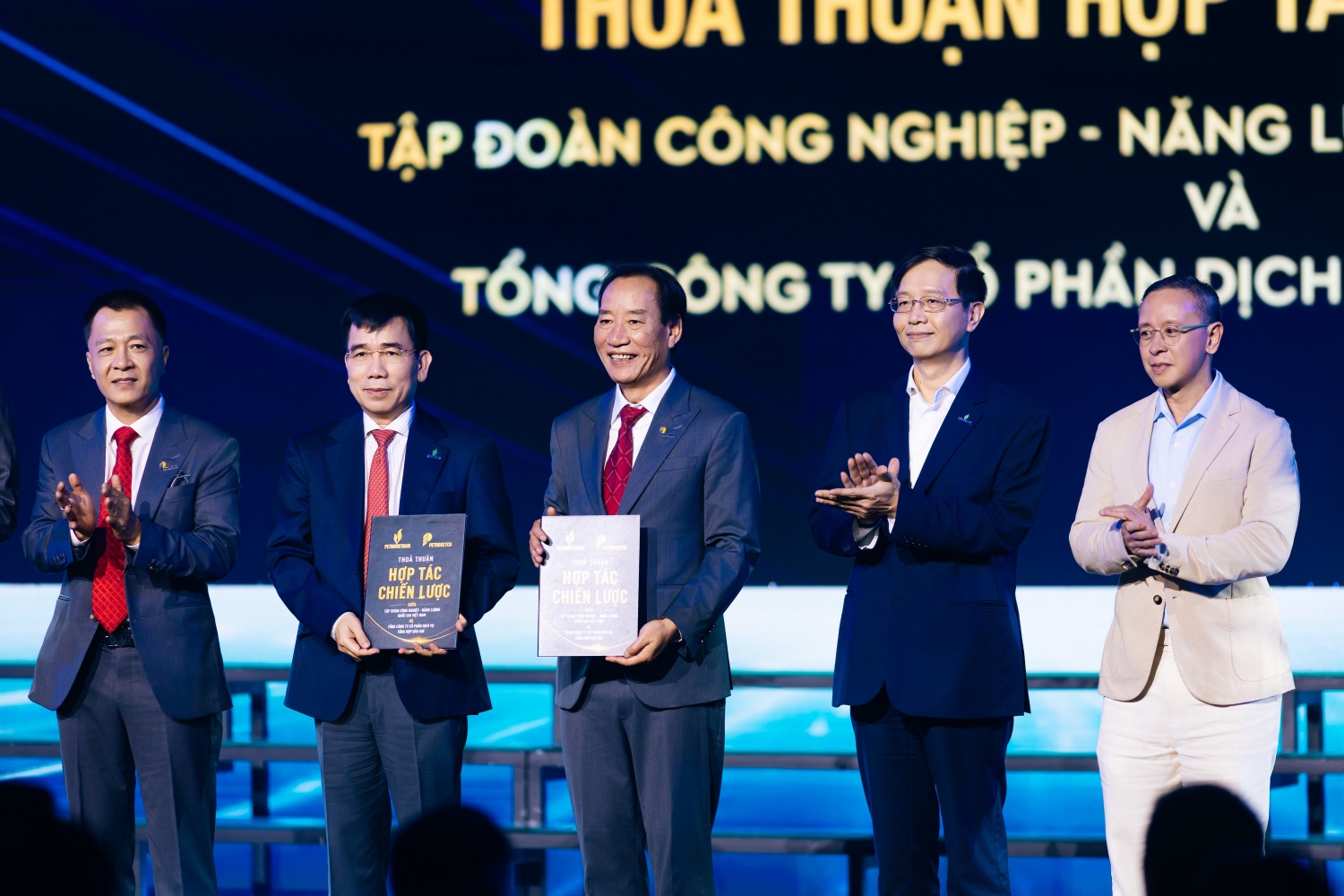 Petrovietnam và PETROSETCO tăng cường liên kết chuỗi dịch vụ năng lượng Petrovietnam và PETROSETCO tăng cường liên kết chuỗi dịch vụ năng lượng