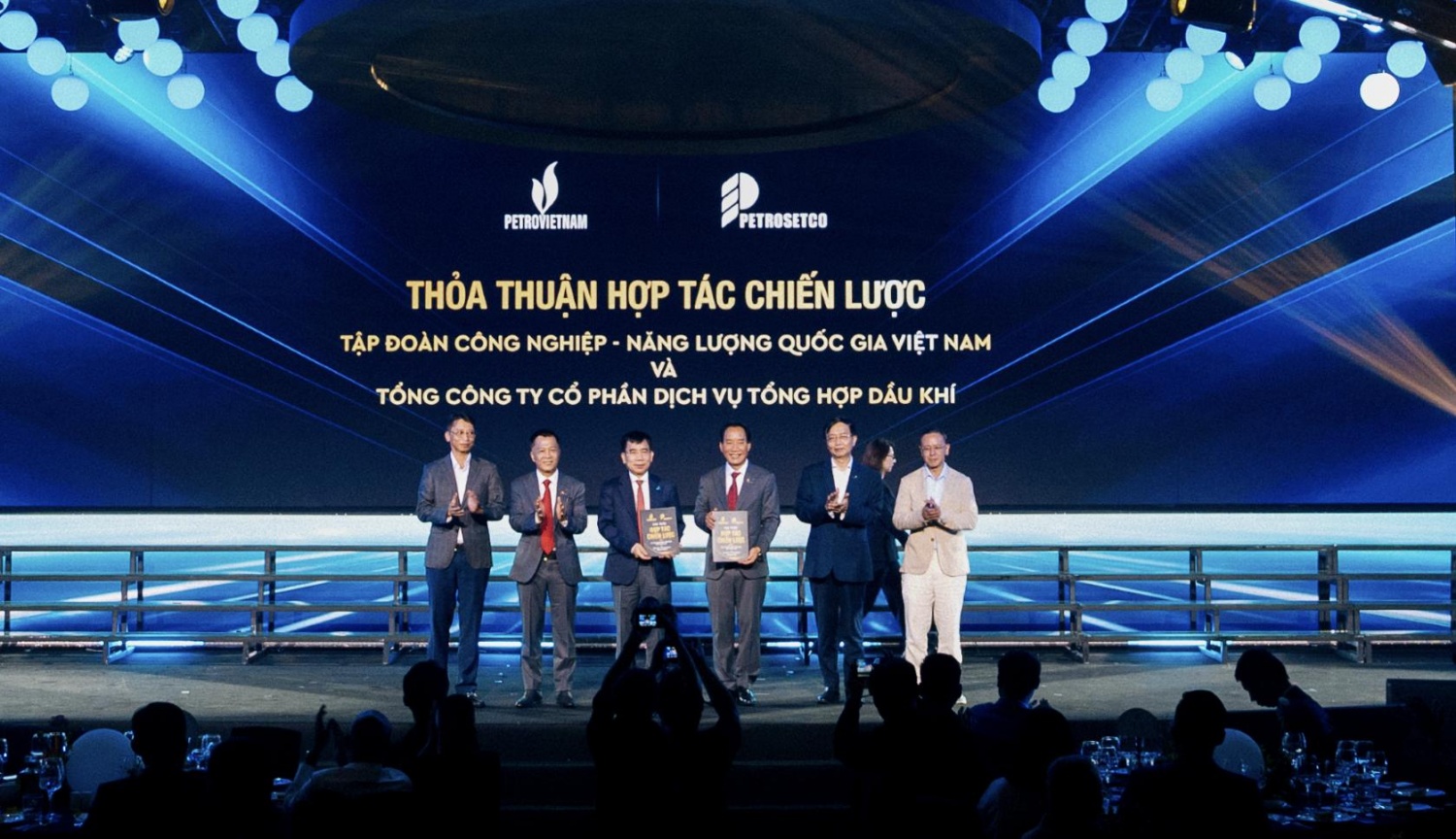 Petrovietnam và PETROSETCO tăng cường liên kết chuỗi dịch vụ năng lượng Petrovietnam và PETROSETCO tăng cường liên kết chuỗi dịch vụ năng lượng