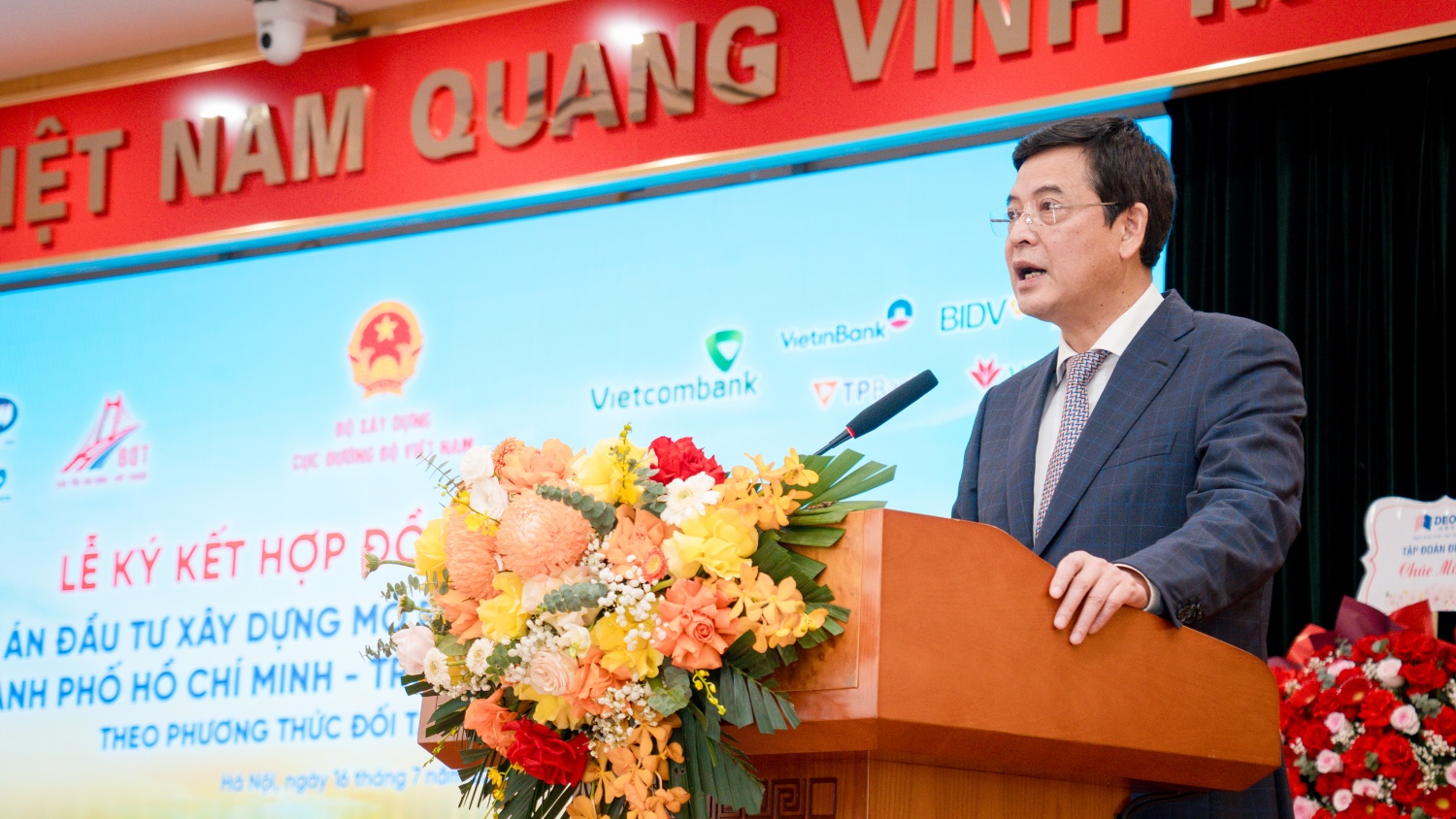 Ký hợp đồng tín dụng hơn 27.000 tỉ đồng mở rộng cao tốc TP HCM - Trung Lương - Mỹ Thuận