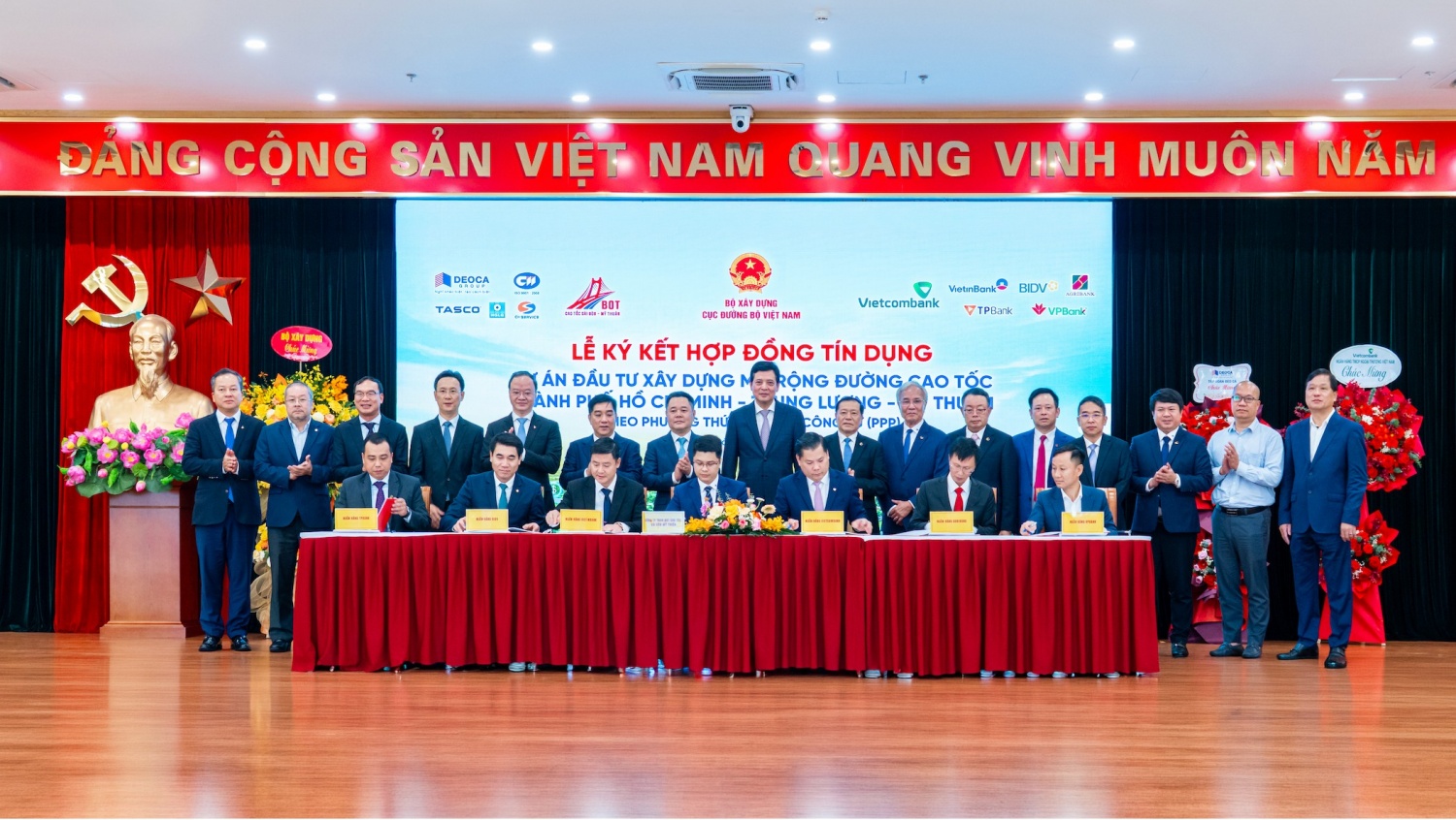 Ký hợp đồng tín dụng hơn 27.000 tỉ đồng mở rộng cao tốc TP HCM - Trung Lương - Mỹ Thuận