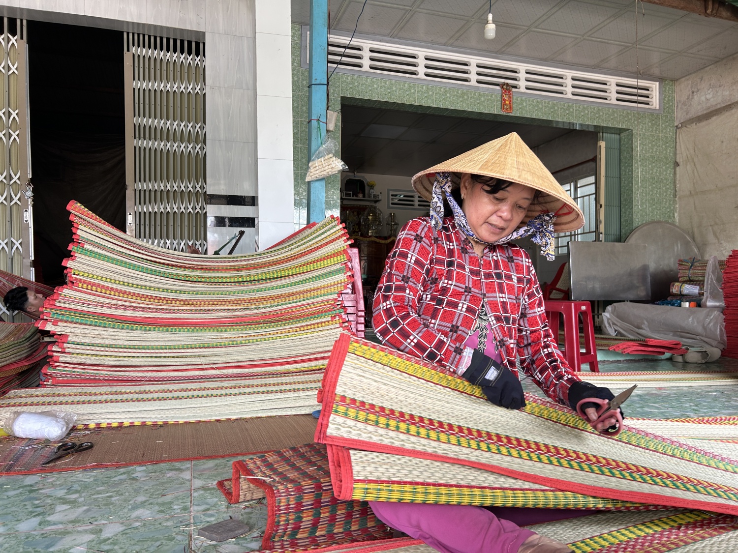 Làng chiếu Định Yên: Từ phiên “chợ Ma” huyền thoại đến di sản quốc gia Làng chiếu Định Yên: Từ phiên “chợ Ma” huyền thoại đến di sản quốc gia