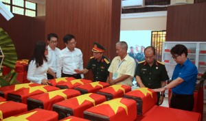 Petrovietnam dâng hương tri ân các Anh hùng liệt sĩ tại Công viên Lê Thị Riêng