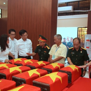 Petrovietnam dâng hương tri ân các Anh hùng liệt sĩ tại Công viên Lê Thị Riêng