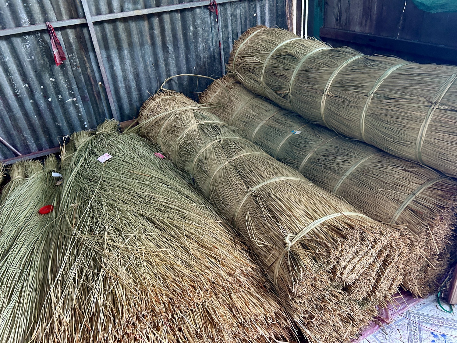 Làng chiếu Định Yên: Từ phiên “chợ Ma” huyền thoại đến di sản quốc gia Làng chiếu Định Yên: Từ phiên “chợ Ma” huyền thoại đến di sản quốc gia