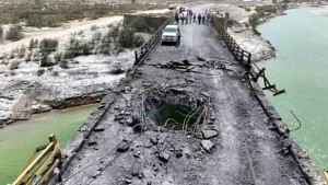 Mỹ tấn công nhà máy điện hạt nhân Iran, eo biển Hormuz "nóng rực"