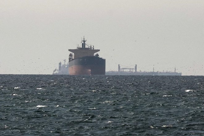 Tàu qua eo biển Hormuz giảm mạnh khi căng thẳng Mỹ - Iran leo thang Tàu qua eo biển Hormuz giảm mạnh khi căng thẳng Mỹ - Iran leo thang